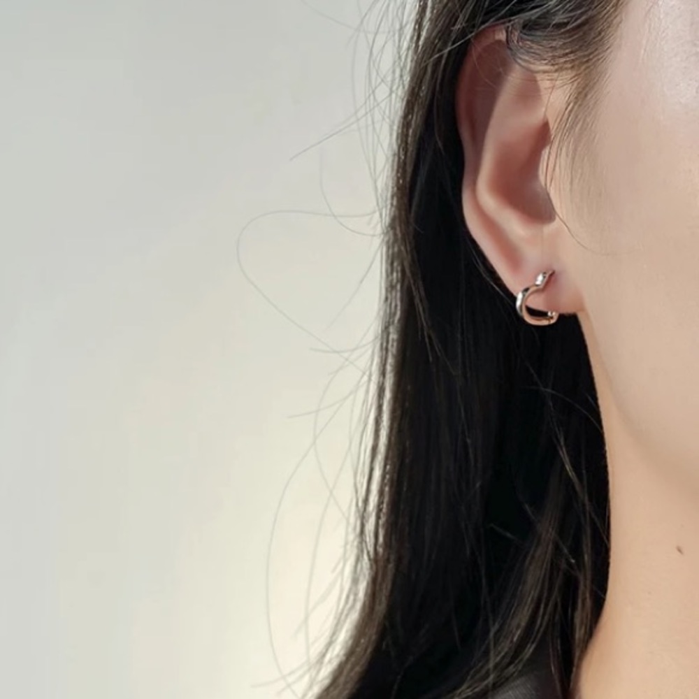 🤍Insta earrings cute heart earrings sterling silver earrings - Picture 3 of 6